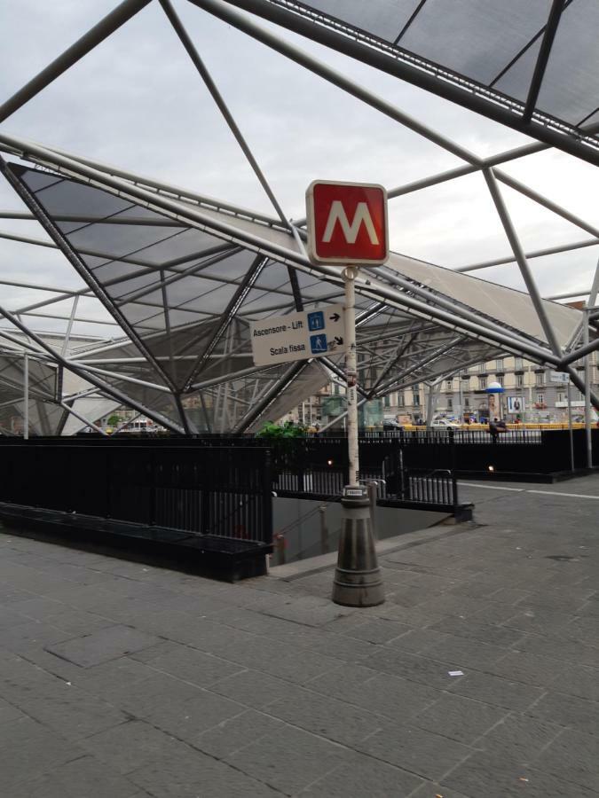 Metropolis Stazione Centrale Nápoles Exterior foto